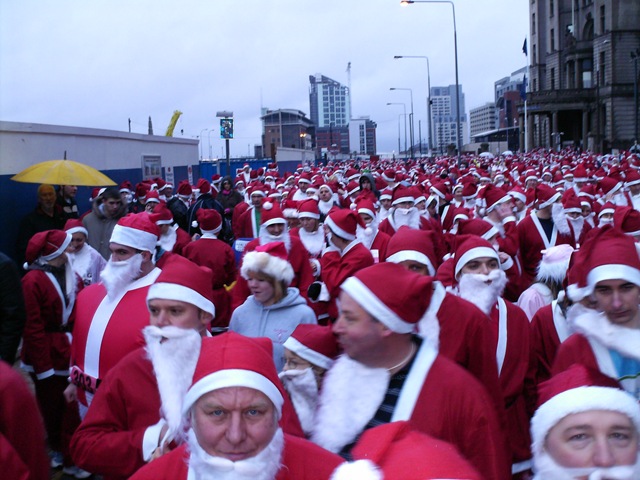 toomany-santas.jpg