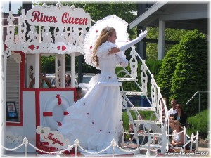 2005_apple_blossom_parade_deer_park_river_queen_float