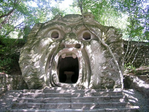 800px-Bomarzo_parco_mostri_orco